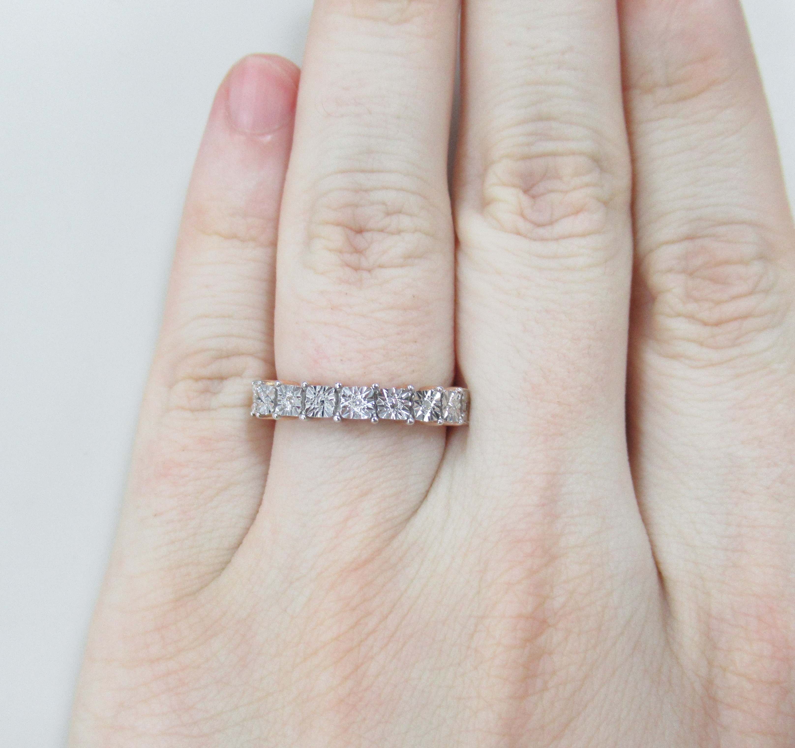 Серебряное кольцо с бриллиантами